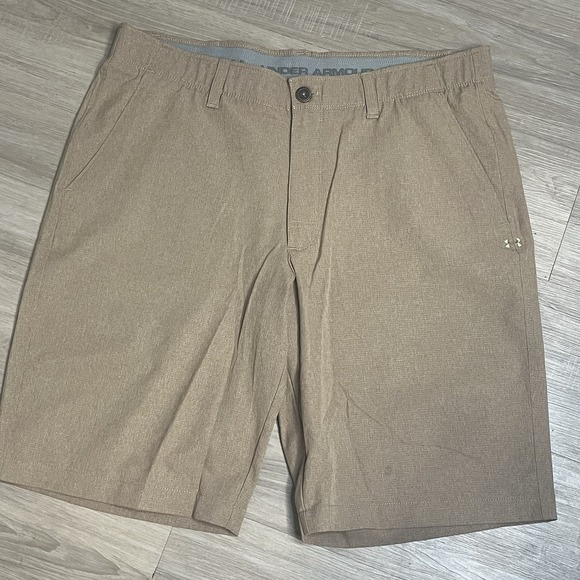 Under Armour Other - Under Armour UA Match Play Showdown Vented Golf Shorts Beige Mens 36 Performance